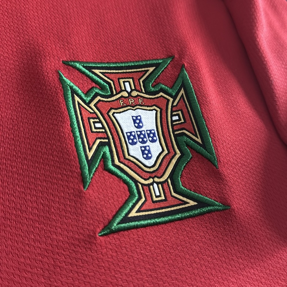 Portugal 🇵🇹 #7 Cristiano Ronaldo Euro 2008 Home Nike Jersey with badges! - Picture 3 of 12